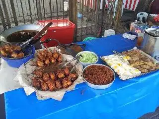 Nasi Lemak Kukus Ayam Goreng Berempah