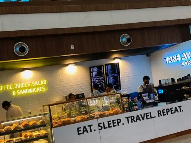 Gambar Makanan Food Court Ngurah Rai Internasional Airport 4