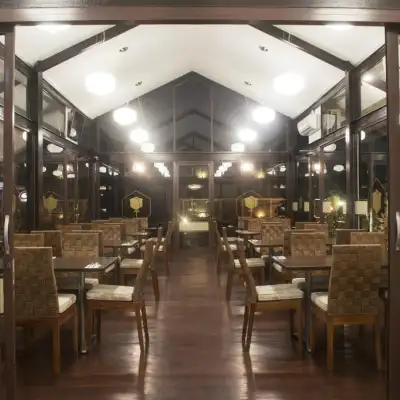 Safari Garden Resto & Cafe