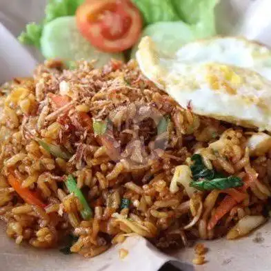 Gambar Makanan Nasi Goreng dan Lalapan Momon, Denpasar 5