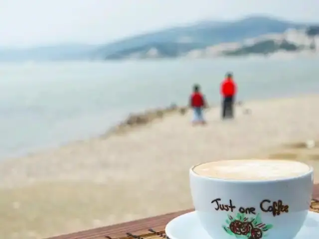 Just One Coffee'nin yemek ve ambiyans fotoğrafları 3