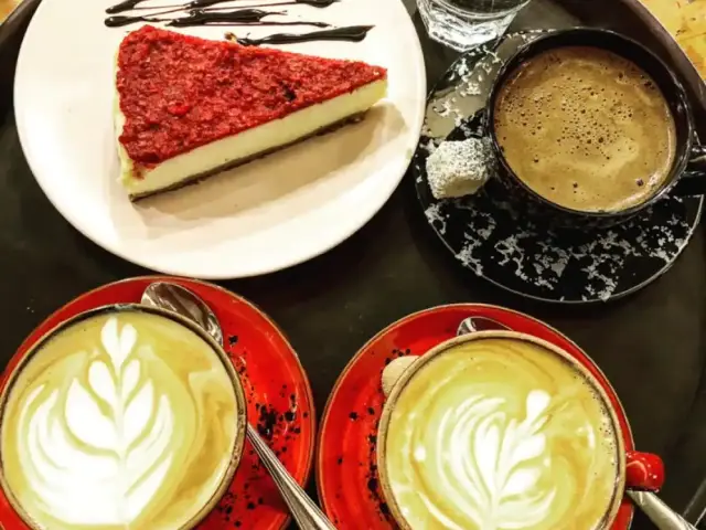 Mephisto Kitabevi & Cafe - Beyoğlu'nin yemek ve ambiyans fotoğrafları 15