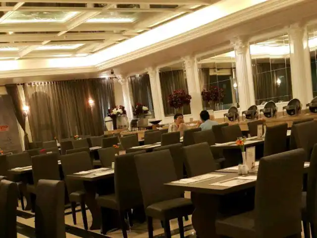 Gambar Makanan Albergo Lounge - The Bellezza Suites 19