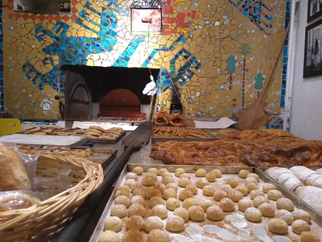 Tarihi Cihangir Simit Fırını'nin yemek ve ambiyans fotoğrafları 1