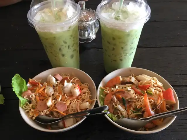 Kerabu Maggi & Teh Thailand Food Photo 2
