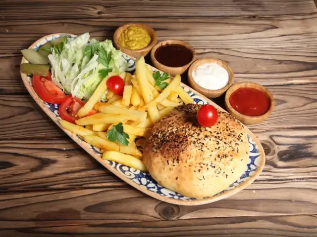 RF Pizza Burger Cafe'nin yemek ve ambiyans fotoğrafları 2