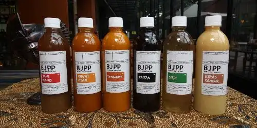 Budhe Jamu Pasar PooL, Warakas 1