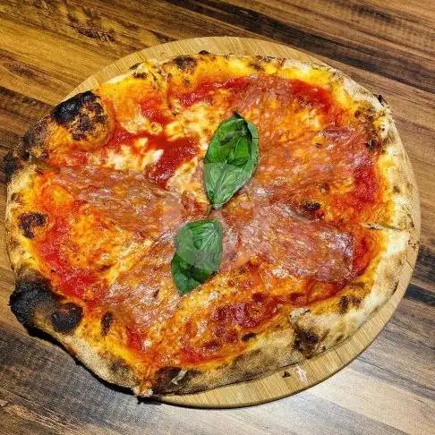 Gambar Makanan Pizza Krust, Senopati 17