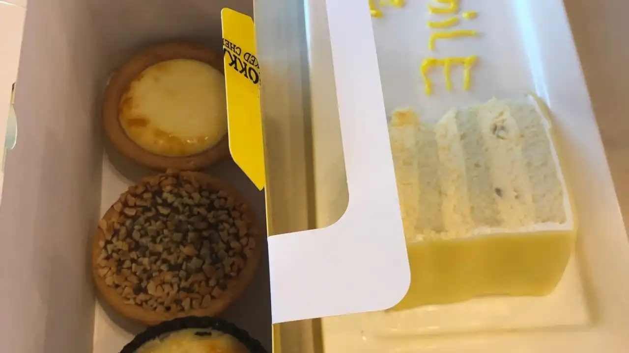Secret Recipe & Hokkaido Baked Cheese Tart