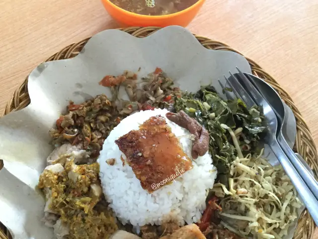 Gambar Makanan Warung Babi Guling Ibu Ayu Komang 2