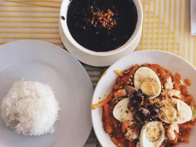 Lola Idang's Pancit Malabon Food Photo 5