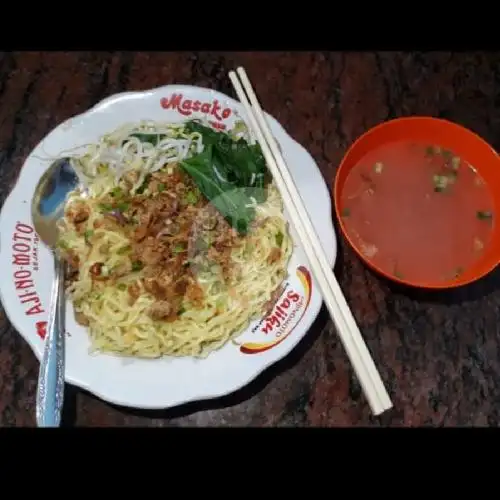 Gambar Makanan Es Campur Adut & Mie Ayam Susi, Yos Sudarso 5