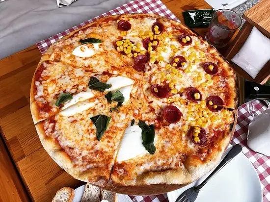 La Favola Pizzeria'nin yemek ve ambiyans fotoğrafları 8