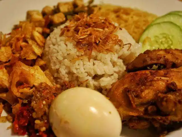 Gambar Makanan Nasi Lemak & Lontong Medan 4