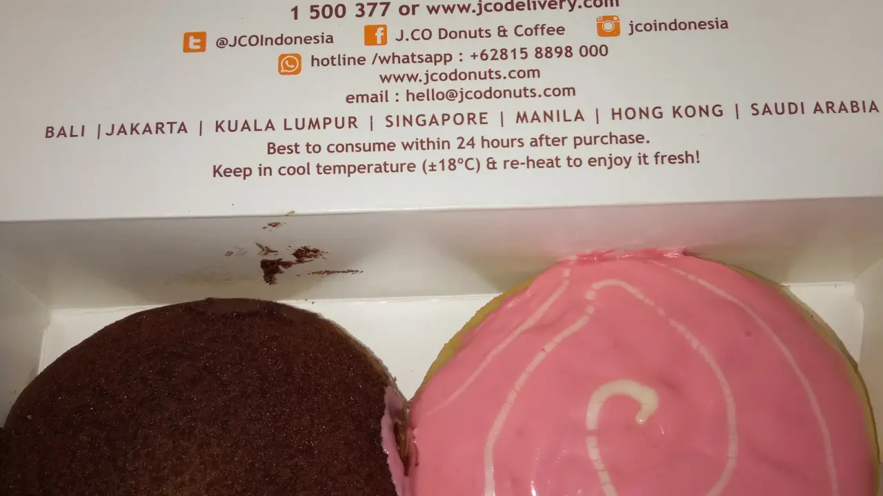 J.CO Donuts & Coffee