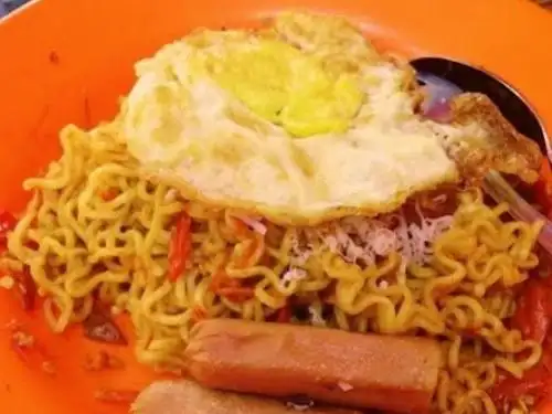 Mie Pedas Mercon Dan Pisang Keju Coklat Bunda ANA, Sukajadi