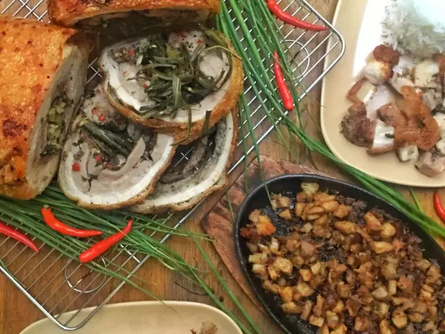 Tatang's Boneless Cebu Lechon Food Photo 11