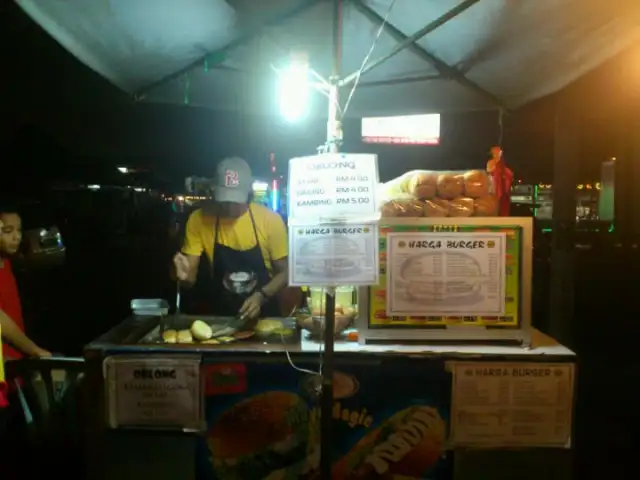 burger abang hensem (oblong) depan char kuew tiow Food Photo 3