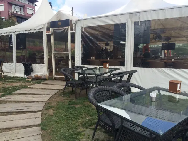 Simas Terrace Cafe & Restaurant'nin yemek ve ambiyans fotoğrafları 4