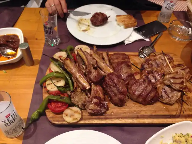Pirzola Steak House'nin yemek ve ambiyans fotoğrafları 5