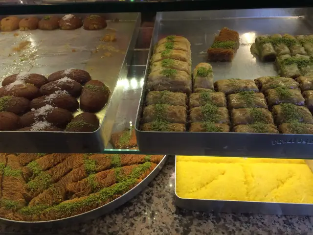 Feyzi Usta Kadayıf ve Baklavaları'nin yemek ve ambiyans fotoğrafları 4