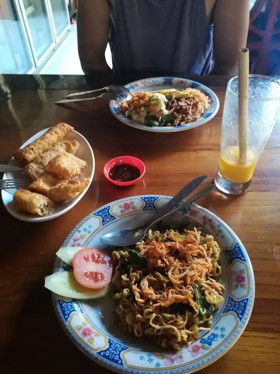 Gambar Makanan Warung Made Busana Bali 12