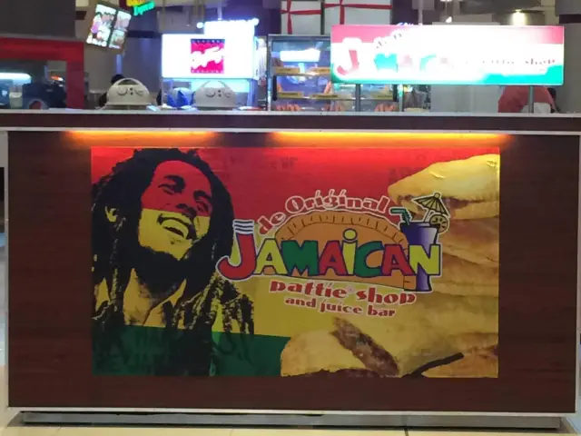de Original Jamaican Pattie Shop and Juice Bar Food Photo 6