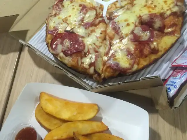 Gambar Makanan Domino's Pizza Mangga 2 Square 3