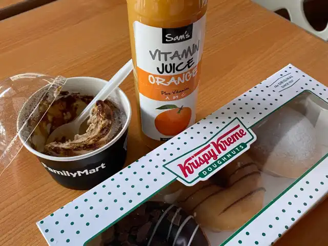 Krispy Kreme Doughnuts Food Photo 1