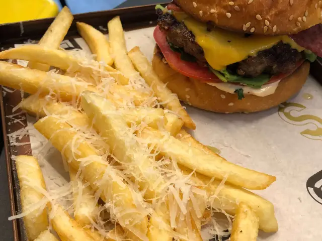 Brox Burger & More'nin yemek ve ambiyans fotoğrafları 1