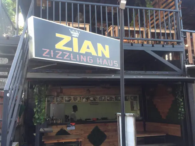 Zian Zizzling Haus Food Photo 2