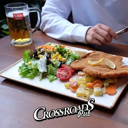 Crossroads Pub'nin yemek ve ambiyans fotoğrafları 6