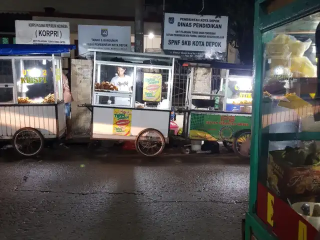 Jajanan Stasiun Depok Lama