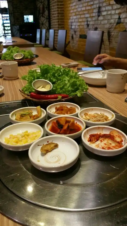 Gambar Makanan Kimchi Table and Bar 16
