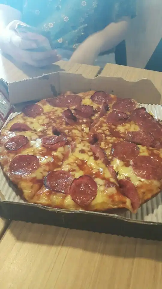 Gambar Makanan Domino's Pizza Mangga 2 Square 5