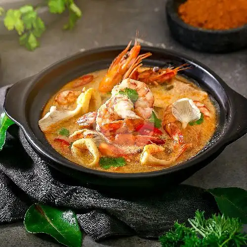 Gambar Makanan Kuuj Mooping Thai Resto, Everplate Kelapa Nias 2