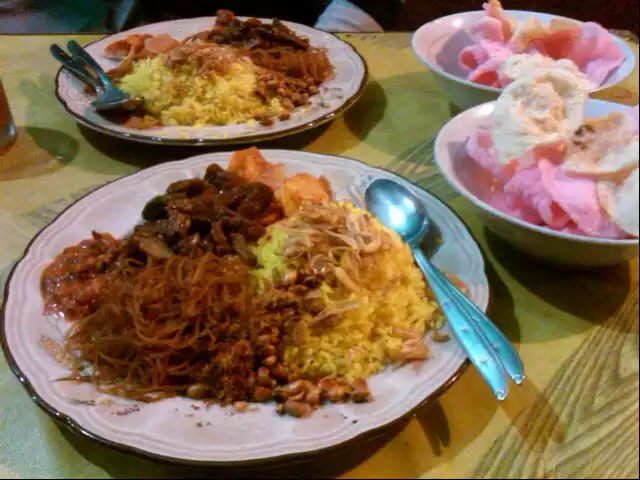 Gambar Makanan Nasi Kuning Ibu (Malam) 6