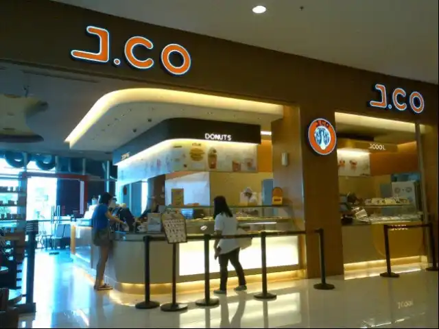 J.Co Donuts & Coffee