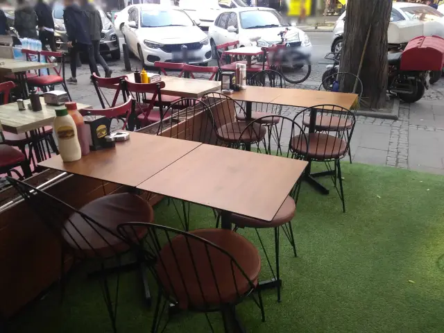 Gazi Burger'nin yemek ve ambiyans fotoğrafları 1