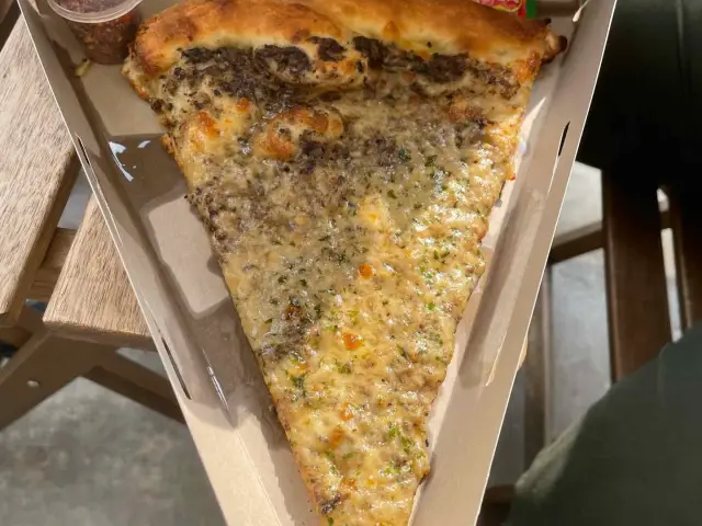 Gambar Makanan Sliced Pizzeria 8