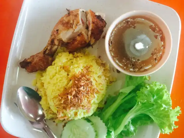Nasi Ayam Periuk Besar Food Photo 4