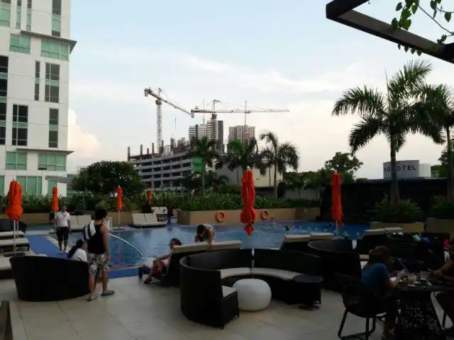 The 6th Pool Bar & Lounge - Novotel Manila Araneta Center Food Photo 19