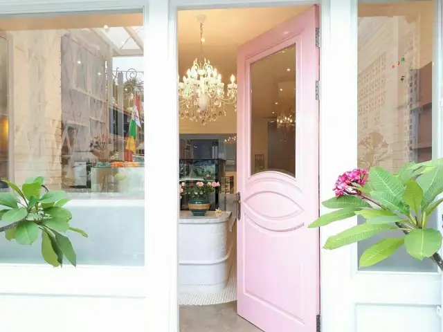 Gambar Makanan The Pink Door Tea Room 4