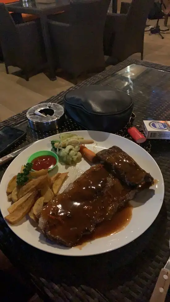 Gambar Makanan Mickey's Sports Bar & Restaurant 18