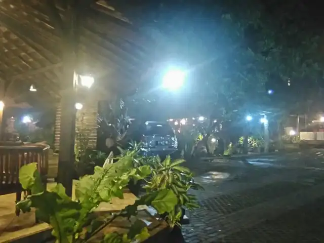 Gambar Makanan Trees Cafe Bandung 18