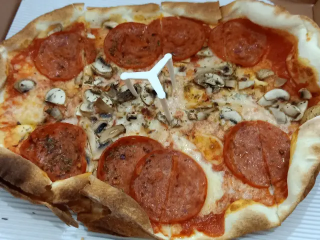 Gambar Makanan Pizza E Birra 9