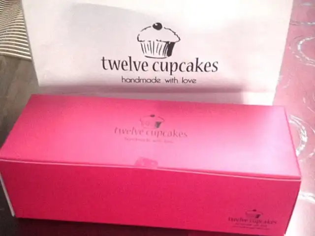 Twelve Cupcakes Food Photo 10