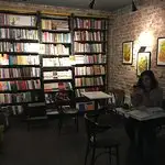 Monk Coffee & Books'nin yemek ve ambiyans fotoğrafları 2