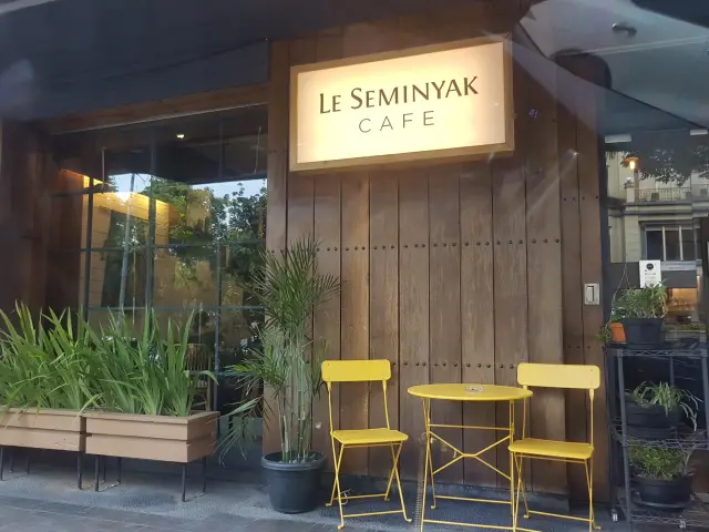 Gambar Makanan LeSeminyak 5