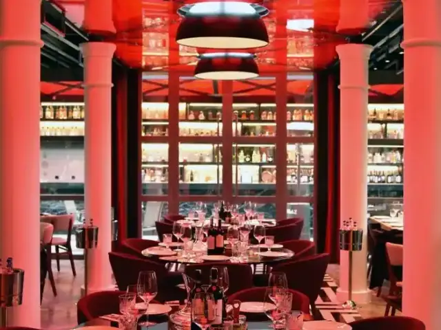 Scarlet Steakhouse Lounge & Bar'nin yemek ve ambiyans fotoğrafları 5